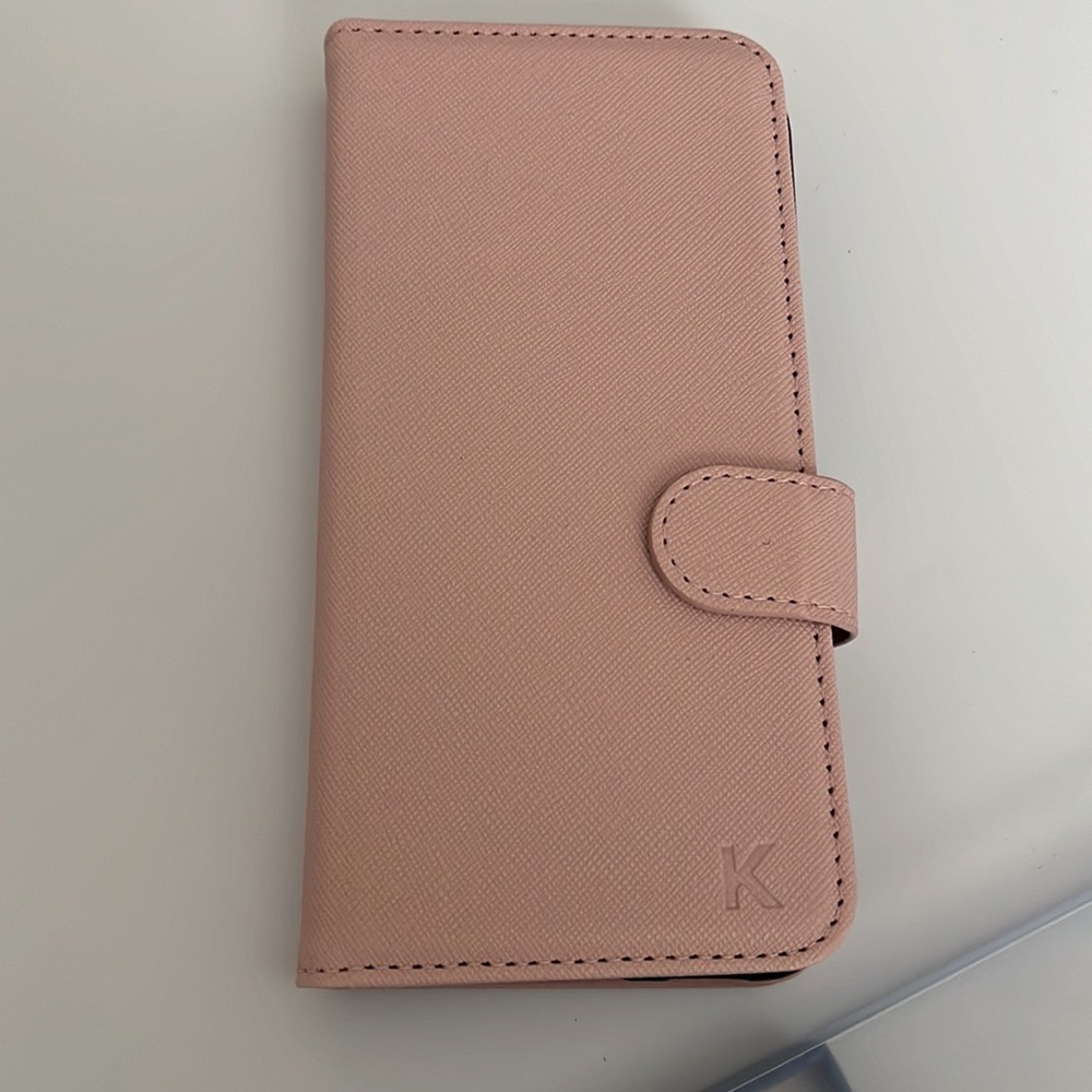 Samsung Galaxy S22 Wallet Case color pale pink